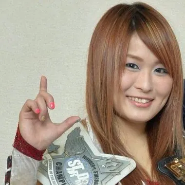 Io Shirai紫雷