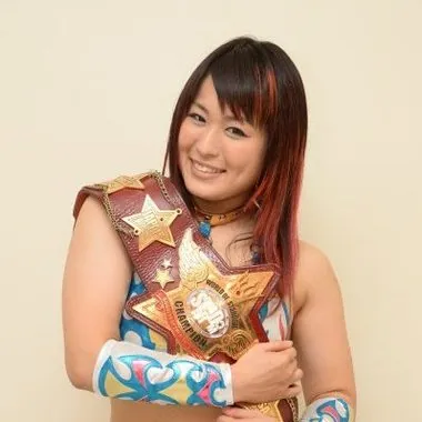 Io Shirai紫雷