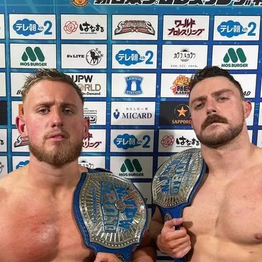 Bullet Club War Dogs (Alex Coughlin & Gabe Kidd)战狗