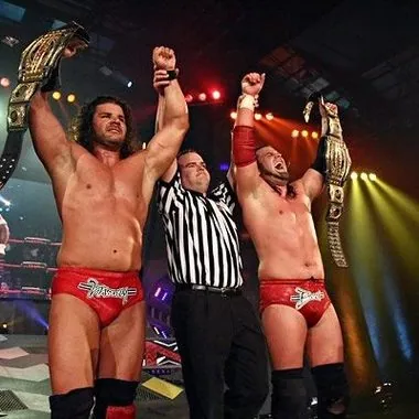 Beer Money, Inc. (James Storm & Bobby Roode)詹姆斯·斯托姆 & 博比·鲁德