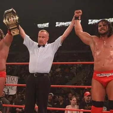 Beer Money, Inc. (James Storm & Bobby Roode)詹姆斯·斯托姆 & 博比·鲁德