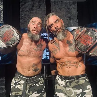 The Briscoes (Jay Briscoe & Mark Briscoe)杰·布里斯科 & 马克·布里斯科
