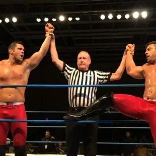 Wolves (Davey Richards & Eddie Edwards)大卫·理查德兹 & 艾迪·爱德华兹