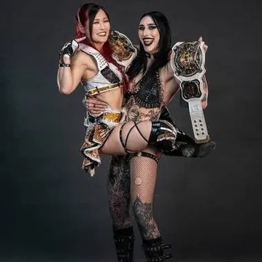 Rhiyo (Rhea Ripley & Iyo Sky)雷亚·里普利&紫雷